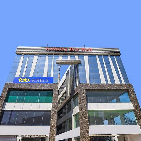 Fabhotel Code Surat Exterior foto