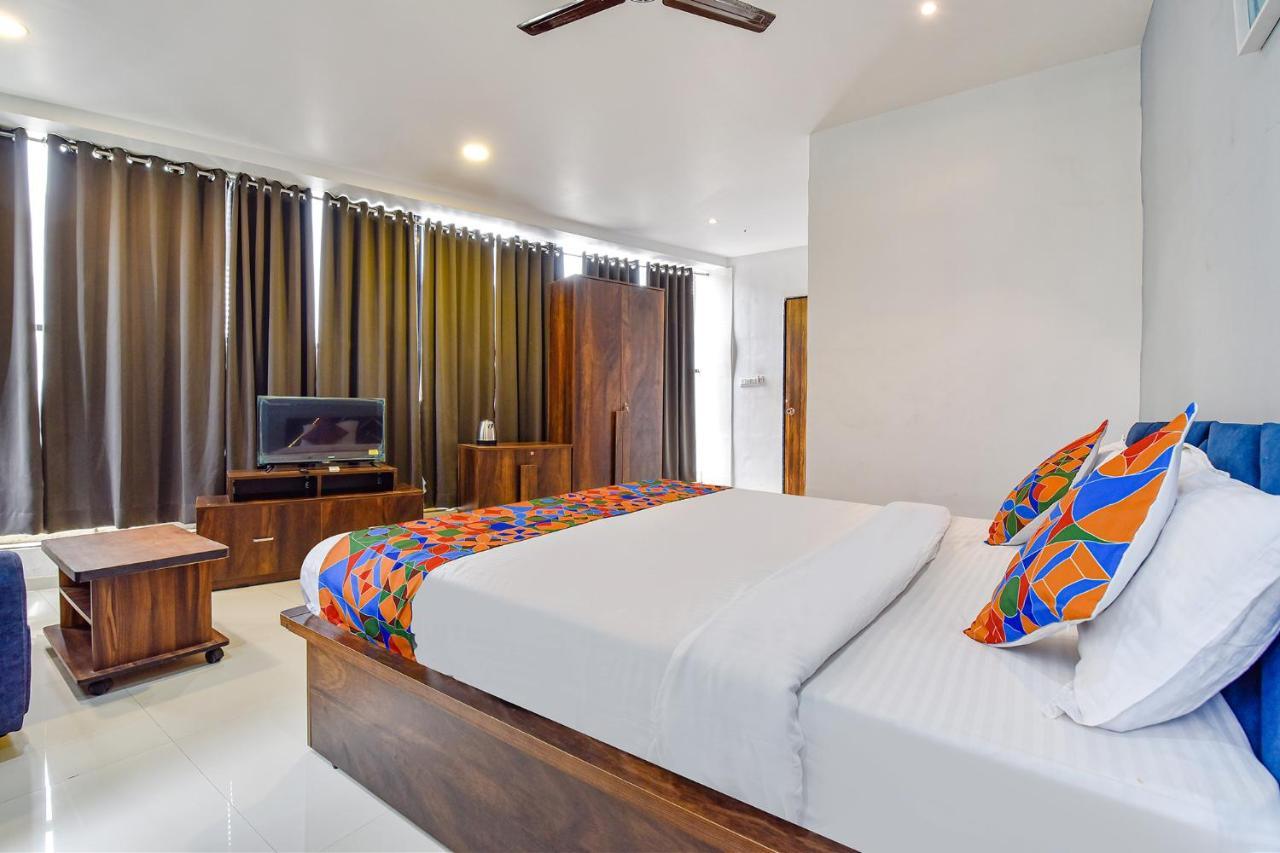 Fabhotel Code Surat Exterior foto