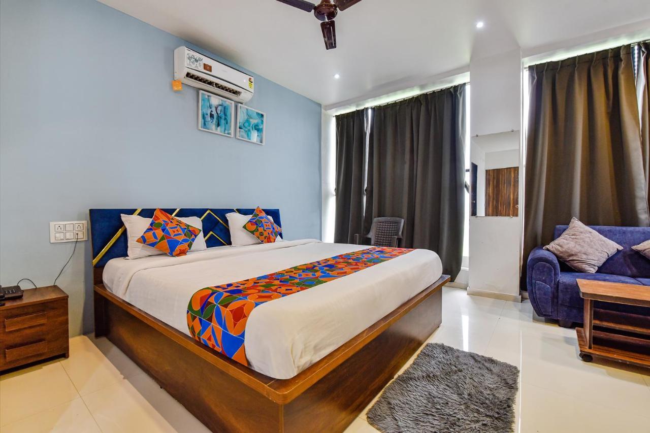 Fabhotel Code Surat Exterior foto