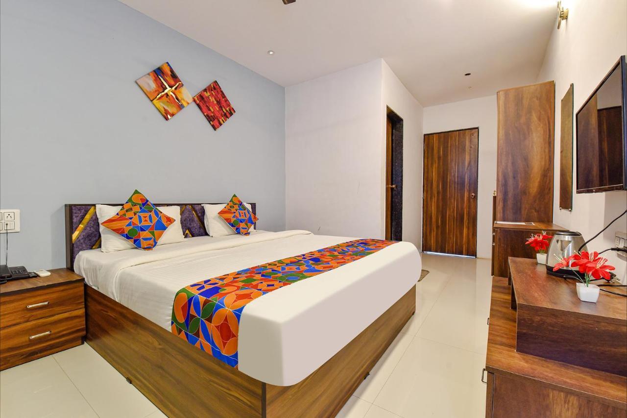 Fabhotel Code Surat Exterior foto